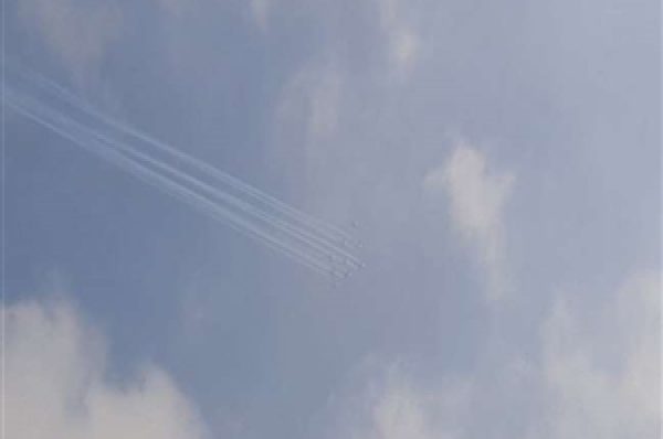 Air Show : ਅਸਮਾਨ ‘ਚ ਬੱਦਲਾਂ ਦੇ ਹੇਠਾਂ ਹੋਣ ਤੋਂ ਰੋਕਿਆ ਗਿਆ ਏਅਰ ਸ਼ੋਅ, Surya Kiran Aerobatic Team ਵਾਪਸ ਪਰਤੀ