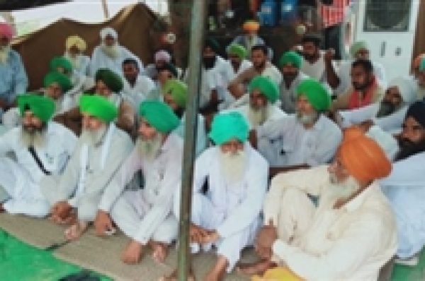 ਖੇਤੀ ਕਾਨੂੰਨਾਂ ਨੂੰ ਰੱਦ ਕਰਵਾਉਣ ਲਈ ਦਿਨ-ਰਾਤ ਧਰਨਾ ਜਾਰੀ
