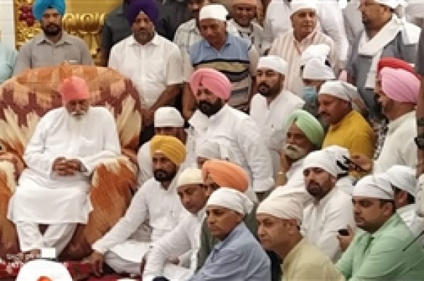 ਡੇਰਾ ਸਚਖੰਡ ਬੱਲਾਂ ਨਤਮਸਤਕ ਹੋਏ ਨਵੇਂ CM ਚੰਨੀ, ਸ੍ਰੀ ਗੁਰੂ ਰਵਿਦਾਸ ਮਹਾਰਾਜ ਚੇਅਰ ਸਥਾਪਤ ਕਰਨ ਸਮੇਤ ਕੀਤੇ ਕਈ ਵੱਡੇ ਐਲਾਨ, ਜਾਣੋ