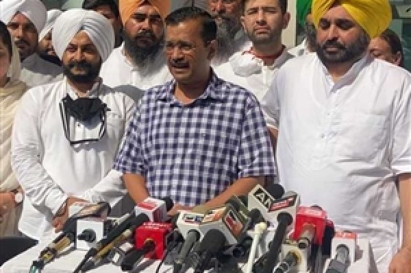 AAP ਪ੍ਰਮੁੱਖ ਅਰਵਿੰਦ ਕੇਜਰੀਵਾਲ ਨੇ ਚੰਡੀਗੜ੍ਹ ਪਹੁੰਚ ਕੇ ਕੀਤੀ PC, ਚੰਨੀ ਸਰਕਾਰ ਨੂੰ ਦਿੱਤੀਆਂ ਇਹ ਚੁਣੌਤੀਆਂ