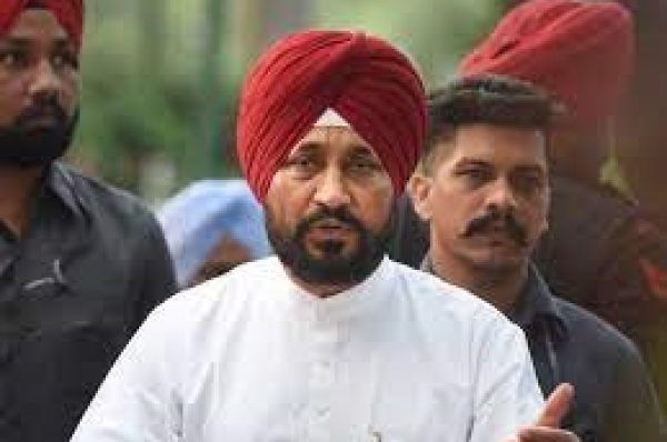 CM ਦਾ ਸਵੈਗ! ਚੰਨੀ ਨੇ ਮਹਿਜ਼ 25 ਕਿਲੋਮੀਟਰ ਲਈ ਕੀਤਾ ਸਰਕਾਰੀ ਹੈਲੀਕਾਪਟਰ ਦਾ ਇਸਤੇਮਾਲ, CMO ਨੇ ਦਿੱਤੀ ਸਫ਼ਾਈ