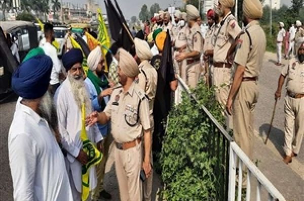 ਕੇਜਰੀਵਾਲ ਦਾ ਵਿਰੋਧ ਕਰਨ ਪਹੁੰਚੇ ਕਿਸਾਨ, ਆਪ ਸੁਪਰੀਮੋ ਦੀ 11.30 ਵਜੇ ਵਪਾਰੀਆਂ ਨਾਲ ਮੀਟਿੰਗ
