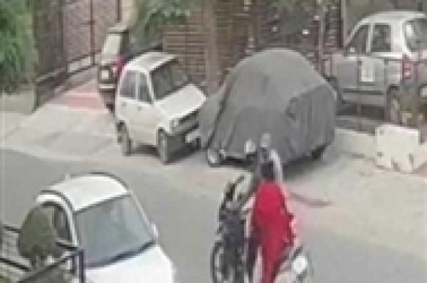 ਅੌਰਤ ਦੀ ਸੋਨੇ ਦੀ ਚੇਨ ਖੋਹ ਕੇ ਲੁਟੇਰੇ ਫਰਾਰ