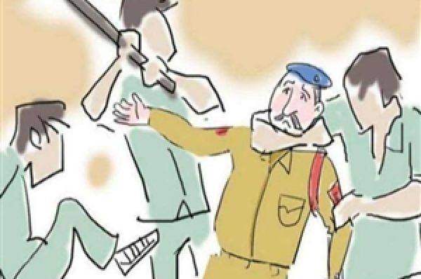 ਨਸ਼ੇੜੀ ਨੌਜਵਾਨਾਂ ਨੇ ਜਲੰਧਰ ਕਮਿਸ਼ਨਰੇਟ ‘ਚ ਤਾਇਨਾਤ ADCP ਤੇ ਉਸ ਦੇ ਸਾਥੀਆਂ ‘ਤੇ ਕੀਤਾ ਹਮਲਾ