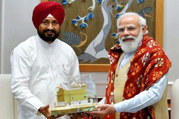 ਪੰਜਾਬ ਦੇ ਮੁੱਖ ਮੰਤਰੀ ਚੰਨੀ ਦਿੱਲੀ ’ਚ ਮੋਦੀ ਨੂੰ ਮਿਲੇ: ਝੋਨੇ ਦੀ ਖਰੀਦ, ਕਿਸਾਨਾਂ ਨਾਲ ਗੱਲ ਸ਼ੁਰੂ ਕਰਨ ਤੇ ਕਰਤਾਰਪੁਰ ਕੋਰੀਡੋਰ ਖੋਲ੍ਹਣ ਦੀ ਮੰਗ ਕੀਤੀ
