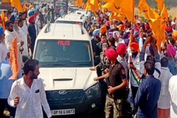 ਅੰਮ੍ਰਿਤਸਰ ‘ਚ BSF ਦੇ ਅਧਿਕਾਰ ਵਧਾਉਣ ਦਾ ਵਿਰੋਧ, ਸੁਖਬੀਰ ਦੀ ਅਗਵਾਈ ਅਕਾਲੀ ਦਲ ਨੇ ਕੱਢਿਆ ਰੋਸ ਮਾਰਚ