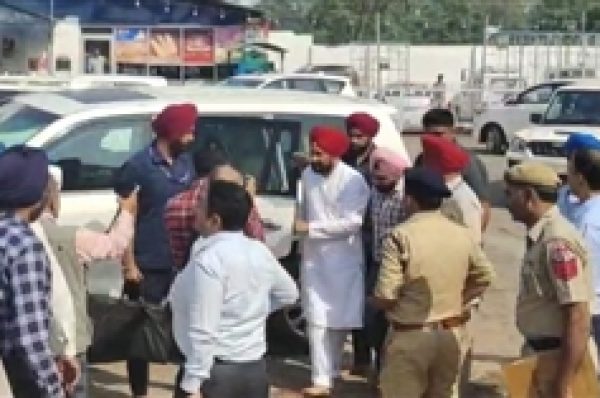 ਮੁੱਖ ਮੰਤਰੀ ਚਰਨਜੀਤ ਸਿੰਘ ਚੰਨੀ ਪੁੱਜੇ ਜਲੰਧਰ, ਗਰਮਜੋਸ਼ੀ ਨਾਲ ਹੋਇਆ ਸਵਾਗਤ ਅਮਰਜੀਤ ਸਿੰਘ ਵੇਗਲ ਜਲੰਧਰ