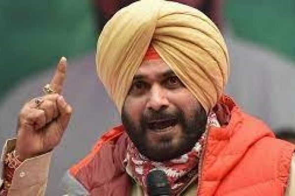 ਸਿੱਧੂ ਨੇ ਫਿਰ ਤੋਂ ਕੈਪਟਨ ’ਤੇ ਬਿਨਾਂ ਨਾਂ ਲਏ ਵਿੰਨ੍ਹੇ ਨਿਸ਼ਾਨੇ,ਅੰਮ੍ਰਿਤਸਰ ‘ਚ ਮੀਡੀਆ ਨਾਲ ਗੱਲਬਾਤ ਕਰਦੇ ਭੁੱਲੇ ਭਾਸ਼ਾ ਦੀ ਮਰਿਆਦਾ