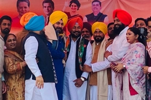 ਵਿਧਾਇਕ ਹਿੱਸੋਵਾਲ ਨੂੰ ਮੁੱਖ ਮੰਤਰੀ ਚੰਨੀ ਨੇ ਕੀਤਾ ਕਾਂਗਰਸ ’ਚ ਸ਼ਾਮਲ