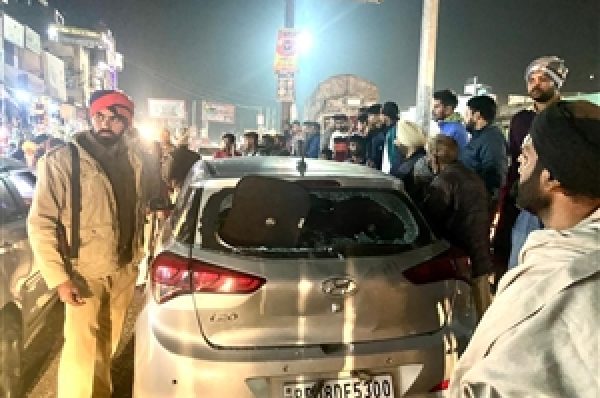 ਹਥਿਆਰਬੰਦ ਨੌਜਵਾਨਾਂ ਨੇ ਆਈ ਟਵੰਟੀ ਸਵਾਰ ਨੌਜਵਾਨ ‘ਤੇ ਜਾਨਲੇਵਾ ਹਮਲਾ, ਭੱਜ ਕੇ ਬਚਾਈ ਜਾਨ