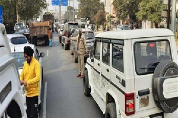 ਜਲੰਧਰ ’ਚ ਚੰਨੀ ਸਿੱਧੂ ਰੈਲੀ : ਨਕੋਦਰ ਰੋਡ ’ਤੇ ਲੱਗਾ ਜਾਮ, ਸੀਐਮ ਦਾ ਘਿਰਾਓ ਕਰਨ ਪਹੁੰਚੇ ਗਊ ਰੱਖਿਅਕ ਗ੍ਰਿਫ਼ਤਾਰ