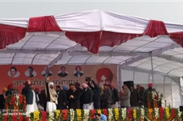 ਪ੍ਰਤਾਪਪੁਰਾ ਰੈਲੀ ‘ਚ ਪੁੱਜੇ ਮੁੱਖ ਮੰਤਰੀ ਚਰਨਜੀਤ ਸਿੰਘ ਚੰਨੀ ਤੇ ਪੰਜਾਬ ਚੋਣ ਕਮੇਟੀ ਦੇ ਚੇਅਰਮੈਨ ਸੁਨੀਲ ਜਾਖੜ