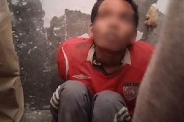 ਸ੍ਰੀ ਦਰਬਾਰ ਸਾਹਿਬ ਤੋਂ ਬਾਅਦ ਹੁਣ ਕਪੂਰਥਲਾ ‘ਚ ਬੇਅਦਬੀ ਦੀ ਕੋਸ਼ਿਸ਼, ਭੜਕੀ ਸੰਗਤ ਨੇ ਪੁਲਿਸ ਮੁਲਾਜ਼ਮ ਨੂੰ ਮਾਰੀ ਤਲਵਾਰ, ਮਾਹੌਲ ਤਣਾਅਪੂਰਨ