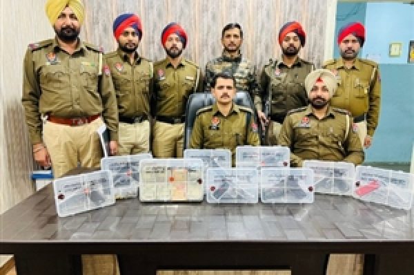 ਹਥਿਆਰਾਂ, ਡਰੱਗ ਮਨੀ ਤੇ ਨਸ਼ੇ ਸਮੇਤ 4 ਨੌਜਵਾਨ ਗਿ੍ਫ਼ਤਾਰ