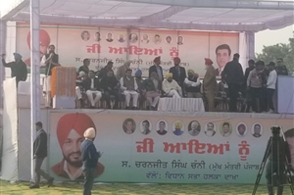 ਚੰਨੀ ਨੇ ਚੁੱਕਿਆ ਸਵਾਲ, ਮਜੀਠੀਆ ‘ਤੇ ਪਰਚਾ ਦਰਜ ਹੋਣ ਤੋਂ ਬਾਅਦ ਹੀ ਕਿਉਂ ਹੋਇਆ ਬੰਬ ਬਲਾਸਟ