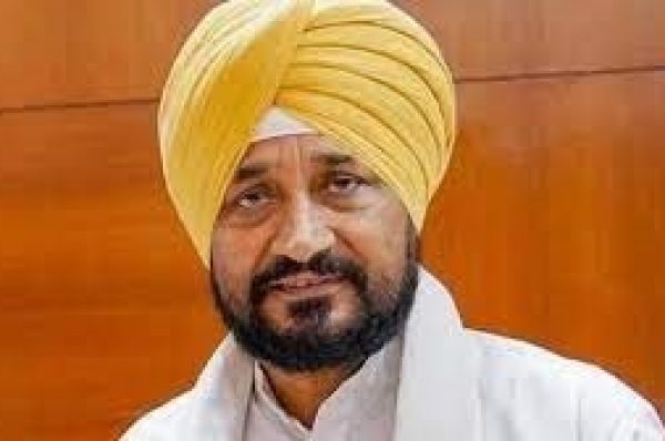ਪੰਜਾਬ ਸਰਕਾਰ ਦਾ ਵੱਡਾ ਐਲਾਨ, ਵਿਦਿਆਰਥੀਆਂ ਲਈ ਬੱਸ ਸੇਵਾ ਮੁਫ਼ਤ, ਸੀਐੱਮ ਚੰਨੀ ਖ਼ੁਦ ਰੋਡਵੇਜ਼ ਬੱਸ ਚਲਾ ਕੇ ਪੁੱਜੇ