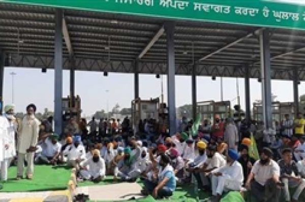 ਪੰਜਾਬ ‘ਚ 20 ਦਸੰਬਰ ਤੋਂ ਕਿਸਾਨ ਮੁੜ ਰੇਲਵੇ ਟ੍ਰੈਕਾਂ ’ਤੇ ਡਟਣਗੇ, ਟੋਲ ਟੈਕਸ ਵਧਾਉਣ ਦਾ ਕਰ ਰਹੇ ਵਿਰੋਧ
