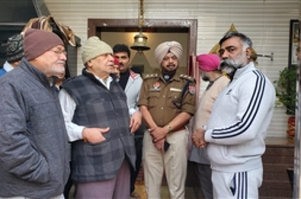 ਅੰਮ੍ਰਿਤਸਰ ਦੇ ਮੰਦਰ ‘ਚ ਨਕਦੀ ਤੇ ਸੋਨੇ ਦੇ ਗਹਿਣਿਆਂ ਦੀ ਚੋਰੀ, ਧਾਰਮਿਕ ਪੁਸਤਕਾਂ ਨੂੰ ਪੁੱਜਾ ਨੁਕਸਾਨ