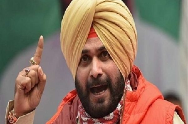 ਨਵਜੋਤ ਸਿੱਧੂ ਦਾ ਚੰਨੀ ਸਰਕਾਰ ‘ਤੇ ਨਿਸ਼ਾਨਾ, ਅੱਜ ਵੀ 25 ਰੁਪਏ ‘ਚ ਮਿਲ ਰਹੀ ਰੇਤ, ਬਠਿੰਡਾ ਦਿਹਾਤ ਤੋਂ ਲਾਡੀ ਨੂੰ ਟਿਕਟ ਦੇਣ ਦਾ ਐਲਾਨ