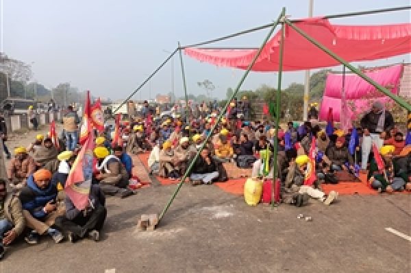 ਦਿੱਲੀ-ਅੰਮ੍ਰਿਤਸਰ ਨੈਸ਼ਨਲ ਹਾਈਵੇ ਤੋਂ ਠੇਕਾ ਕਾਮਿਆਂ ਨੇ ਚੁੱਕਿਆ ਧਰਨਾ, ਪੰਜਾਬ ਸਰਕਾਰ ਵੱਲੋਂ ਮੀਟਿੰਗ ਦਾ ਮਿਲਿਆ ਭਰੋਸਾ