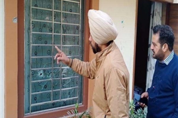 ਸ੍ਰੀ ਅਕਾਲ ਤਖ਼ਤ ਸਾਹਿਬ ਦੇ ਸਾਬਕਾ ਜਥੇਦਾਰ ਦੇ ਘਰ ‘ਤੇ ਅੰਨ੍ਹੇਵਾਹ ਗੋਲੀਬਾਰੀ ਕਾਰਨ ਦਹਿਸ਼ਤ, ਦੋ ਨੌਜਵਾਨਾਂ ਨੇ ਚਲਾਈਆਂ 14 ਗੋਲੀਆਂ