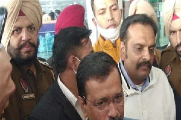 ਆਪ ਪ੍ਰਧਾਨ ਗੁਰੂ ਨਗਰੀ ਤੋਂ ਜਲੰਧਰ ਲਈ ਰਵਾਨਾ, ਚੀਮਾ ਨਾ ਕਿਹਾ- ਕੇਜਰੀਵਾਲ ਜਦੋਂ ਅੰਮ੍ਰਿਤਸਰ ਆਉਂਦੇ ਹਨ ਤਾਂ ਸਿੱਧੂ ਕੰਬਣ ਲੱਗ ਜਾਂਦੈ