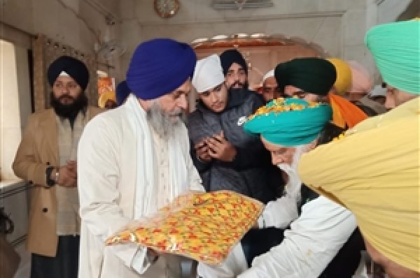 ਦਰਬਾਰ ਸਾਹਿਬ ਨਤਮਸਤਕ ਹੋਣ ਪੁੱਜੇ ਕਿਸਾਨ ਆਗੂ, ਸੰਘਰਸ਼ ਦੀ ਫ਼ਤਿਹਯਾਬੀ ਲਈ ਕਰਵਾਈ ਅਰਦਾਸ