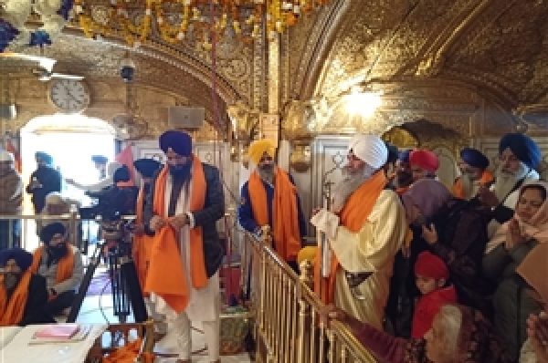 ਸਾਹਿਬ ਸ੍ਰੀ ਗੁਰੂ ਗੋਬਿੰਦ ਸਿੰਘ ਜੀ ਦੇ ਪ੍ਰਕਾਸ਼ ਪੁਰਬ ਮੌਕੇ ਸੱਚਖੰਡ ਸ੍ਰੀ ਹਰਿਮੰਦਰ ਸਾਹਿਬ ਵਿਖੇ ਸਜਾਏ ਜਲੋਅ