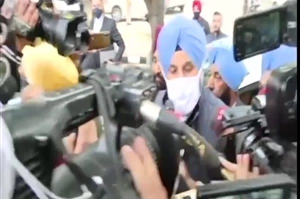 ਡਰੱਗ ਕੇਸ ’ਚ ਘਿਰੇ ਅਕਾਲੀ ਆਗੂ ਮਜੀਠੀਆ ਤੋਂ SIT ਦੀ ਪੁੱਛਗਿੱਛ ਜਾਰੀ, ਹਾਈ ਕੋਰਟ ਨੇ ਅਗਾਊਂ ਜ਼ਮਾਨਤ ’ਚ ਦਿੱਤੇ ਸਨ ਹੁਕਮ