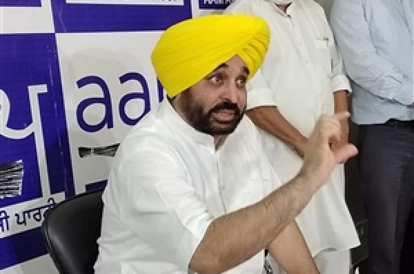 ਭਗਵੰਤ ਮਾਨ ਨੇ ਕਿਹਾ- ਪੰਜਾਬ ਦੇ ਹਰ ਇਨਸਾਨ ‘ਤੇ ਇਕ ਲੱਖ ਰੁਪਏ ਦਾ ਕਰਜ਼, ਨਵਜੋਤ ਸਿੱਧੂ ਬਾਰੇ ਕੀਤੀ ਇਹ ਟਿੱਪਣੀ