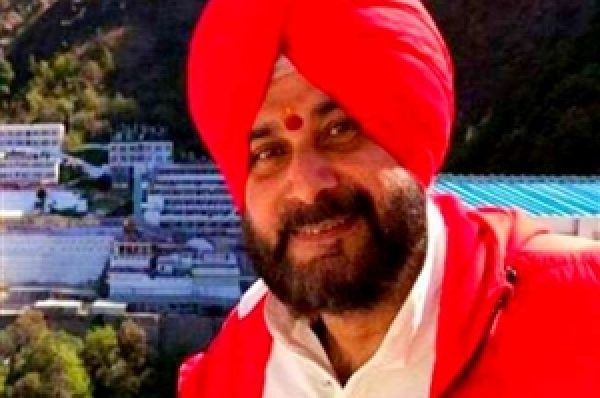 ਪੰਜਾਬ ਕਾਂਗਰਸ ‘ਚ ਖਲਬਲੀ, ਨਵਜੋਤ ਸਿੰਘ ਸਿੱਧੂ ਅਚਾਨਕ ਚੋਣ ਪ੍ਰਚਾਰ ਛੱਡ ਕੇ ਮਾਤਾ ਵੈਸ਼ਨੋ ਦੇਵੀ ਲਈ ਰਵਾਨਾ