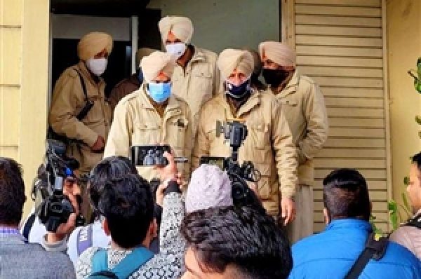ED ਦੀ ਗ੍ਰਿਫ਼ਤ ‘ਚ CM ਚੰਨੀ ਦੇ ਭਾਣਜਾ ਹਨੀ, 8 ਫਰਵਰੀ ਤਕ ਰਿਮਾਂਡ ‘ਤੇ
