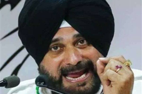 ਨਵਜੋਤ ਸਿੰਘ ਸਿੱਧੂ ਦੀ ਹਾਈਕਮਾਂਡ ‘ਤੇ ਤਿੱਖੀ ਟਿੱਪਣੀ, ਕਿਹਾ- ਆਪਣੀ ਤਾਲ ‘ਤੇ ਨੱਚਣ ਵਾਲਾ CM ਚਾਹੁੰਦੀ ਹੈ ਸੀਨੀਅਰ ਲੀਡਰਸ਼ਿਪ