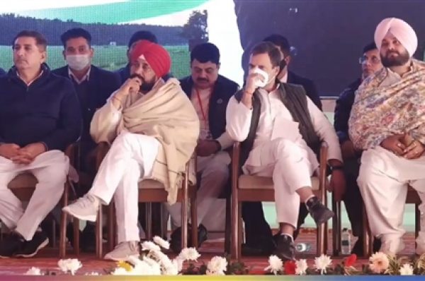 ਨਵਜੋਤ ਸਿੱਧੂ ਨੇ ਰਾਹੁਲ ਗਾਂਧੀ ਦੀ ਹਾਜ਼ਰੀ ‘ਚ ਦਿਖਾਏ ਤੇਵਰ, ਕਿਹਾ- ਜੇ ਦਰਸ਼ਨੀ ਘੋੜਾ ਬਣਾਇਆ ਤਾਂ…