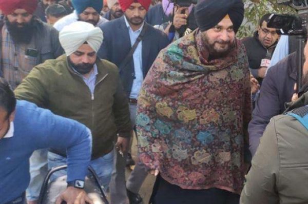 ਨਵਜੋਤ ਸਿੱਧੂ ਦਾ ਰਵੱਈਆ ਬਰਕਰਾਰ, ਕਿਹਾ-ਮੈਂ ਕਾਂਗਰਸ ਹਾਈਕਮਾਂਡ ਦੇ ਨਾਲ ਹਾਂ; ਚੰਨੀ ਦੀ ਹਮਾਇਤ ਕਰਨ ‘ਤੇ ਧਾਰੀ ਚੁੱਪ