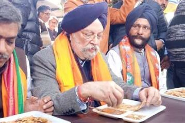 ਸਿੱਧੂ ਦੇ ਗੜ੍ਹ ‘ਚ ਕੇਂਦਰੀ ਮੰਤਰੀ ਪੁਰੀ ਦਾ ਪ੍ਰਚਾਰ, ਬੋਲੇ- ਚੰਨੀ ਵਰਗਾ ਗ਼ਰੀਬ ਰੱਬ ਸਭ ਨੂੰ ਬਣਾਵੇ
