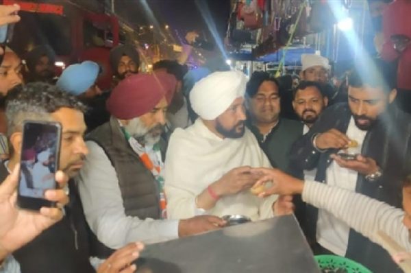 ਪ੍ਰਧਾਨ ਮੰਤਰੀ ਦੀ ਰੈਲੀ ਮਗਰੋਂ ਜਲੰਧਰ ਪਹੁੰਚੇ ਮੁੱਖ ਮੰਤਰੀ ਚੰਨੀ, ਸ੍ਰੀ ਗੁਰੂ ਰਵਿਦਾਸ ਧਾਮ ਵਿਖੇ ਹੋਏ ਨਤਮਸਤਕ