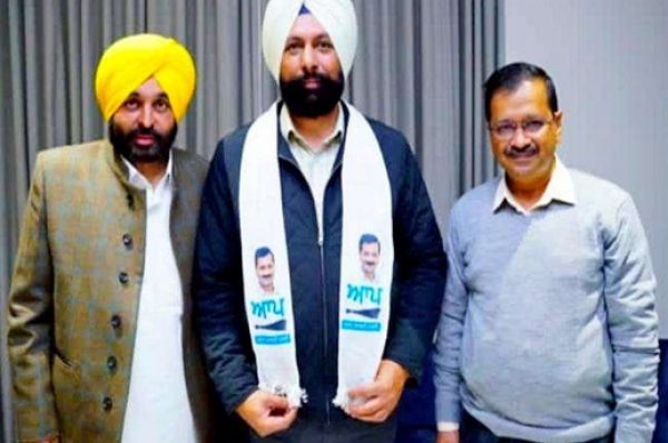 ਨਵਜੋਤ ਸਿੱਧੂ ਨੂੰ ਵੱਡਾ ਝਟਕਾ, ਵੋਟਾਂ ਤੋਂ 4 ਦਿਨ ਪਹਿਲਾਂ ਅੰਮ੍ਰਿਤਸਰ ਦੇ ਮੇਅਰ ਕਾਂਗਰਸ ਛੱਡ ‘ਆਪ’ ‘ਚ ਸ਼ਾਮਲ