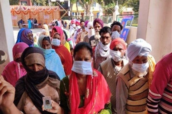Punjab Election 2022 Voting LIVE : ਪੰਜਾਬ ‘ਚ 3 ਵਜੇ ਤਕ ਕਰੀਬ 50% ਪੋਲਿੰਗ, ਕਾਂਗਰਸੀ ਤੇ ਅਕਾਲੀ ਵਰਕਰ ਭਿੜੇ, ਚੱਲੀਆਂ ਗੋਲ਼ੀਆਂ