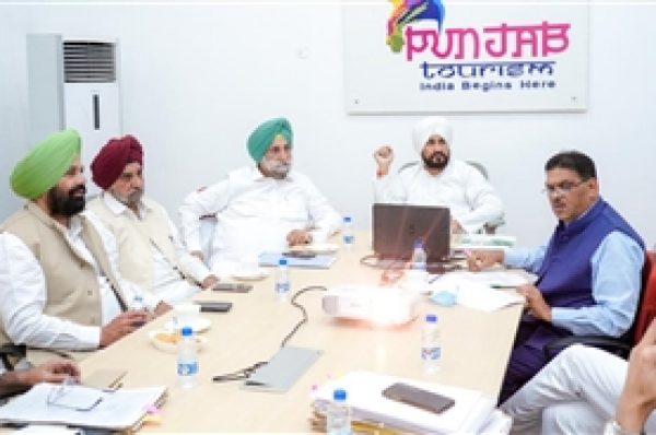 ਚੰਨੀ CM ਤੋਂ ਬਣੇ ਸਾਬਕਾ CM, ਰਾਜਪਾਲ ਨੂੰ ਸੌਂਪਿਆ ਅਸਤੀਫ਼ਾ, 15ਵੀਂ ਵਿਧਾਨ ਸਭਾ ਭੰਗ ਕਰਨ ਦੀ ਕੀਤੀ ਸਿਫ਼ਾਰਸ਼