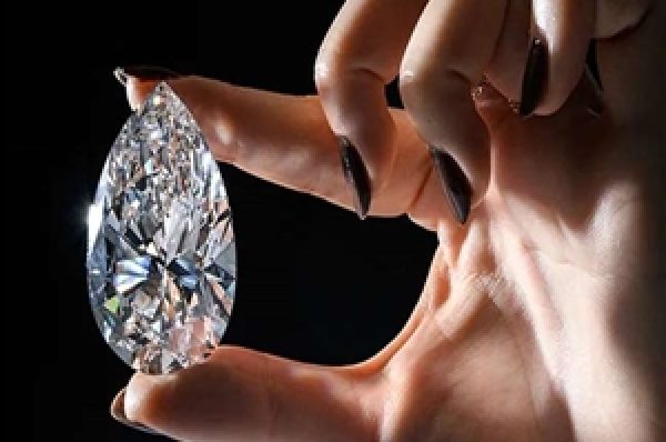 ਦੁਨੀਆ ਦਾ ਸਭ ਤੋਂ ਵੱਡਾ White Diamond ਹੋਇਆ ਨਿਲਾਮ, ਕੀਮਤ ਤੇ ਖ਼ਾਸੀਅਤ ਜਾਣ ਕੇ ਰਹਿ ਜਾਓਗੇ ਹੈਰਾਨ