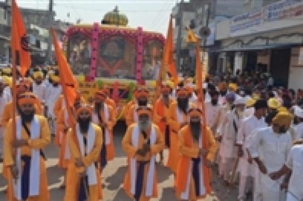 ਬਾਬਾ ਨੰਦ ਸਿੰਘ ਦੇ ਜਨਮ ਦਿਹਾੜੇ ਨੂੰ ਸਮਰਪਿਤ ਸਜਾਇਆ ਨਗਰ ਕੀਰਤਨ
