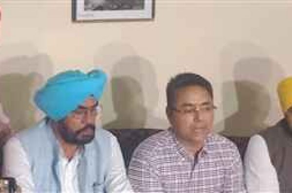ਸਰਕਾਰੀ ਮੁਲਾਜ਼ਮਾਂ ਤੇ ਪੈਨਸ਼ਨਰਾਂ ਨੂੰ ਦੀਵਾਲੀ ਦਾ ਤੋਹਫ਼ਾ, 6 ਫ਼ੀਸਦ DA ਤੇ ਪੁਰਾਣੀ ਪੈਨਸ਼ਨ ਸਕੀਮ ਬਹਾਲੀ ਸਣੇ ਇਨ੍ਹਾਂ ਵੱਡੇ ਫ਼ੈਸਲਿਆਂ ‘ਤੇ ਲੱਗੀ ਮੋਹਰ