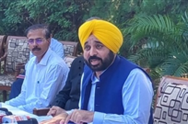 ਬੇਸਿੱਟਾ ਰਹੀ SYL ਨਹਿਰ ‘ਤੇ ਪੰਜਾਬ-ਹਰਿਆਣਾ ਦੇ CMs ਦੀ ਬੈਠਕ, ਖੱਟੜ ਬੋਲੇ- ਨਹੀਂ ਬਣੀ ਸਹਿਮਤੀ, ਮਾਨ ਬੋਲੇ- ਇਸ ਦਾ ਹੱਲ PM ਕੋਲ