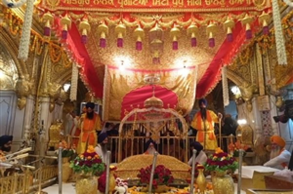 ਸ੍ਰੀ ਗੁਰੂ ਨਾਨਕ ਦੇਵ ਜੀ ਦੇ ਪ੍ਰਕਾਸ਼ ਪੁਰਬ ਨੂੰ ਸਮਰਪਤ ਸੱਚਖੰਡ ਸ੍ਰੀ ਹਰਿਮੰਦਰ ਸਾਹਿਬ ਵਿਖੇ ਸਜੇ ਜਲੌਅ