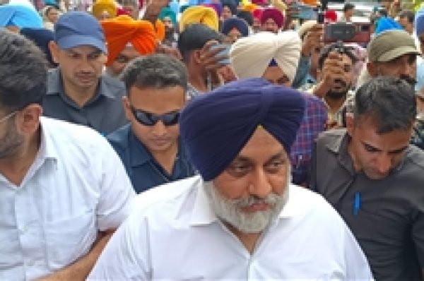 ਗੈਰ-ਜ਼ਮਾਨਤੀ ਵਾਰੰਟ ਜਾਰੀ ਹੋਣ ਤੋਂ ਬਾਅਦ ਸੁਖਬੀਰ ਬਾਦਲ ਤੇ ਵਿਰਸਾ ਸਿੰਘ ਵਲਟੋਹਾ ਅਦਾਲਤ ‘ਚ ਪੇਸ਼, 29 ਨੂੰ ਮੁੜ ਹੋਵੇਗੀ ਪੇਸ਼ੀ