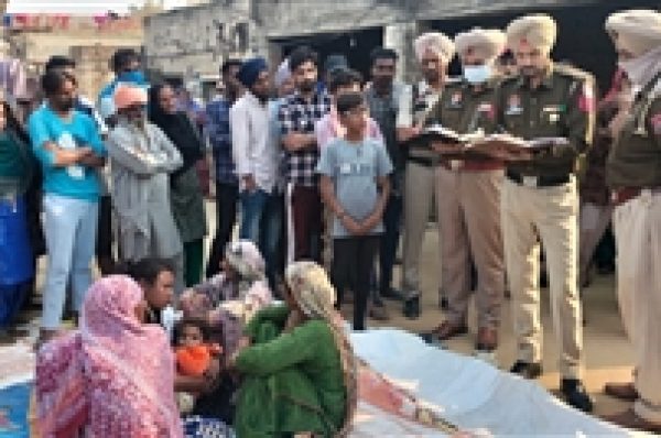ਪਿੰਡ ਮਾਣਕੀ ਦੇ 28 ਸਾਲਾ ਨੌਜਵਾਨ ਦੀ ਘਰ ‘ਚ ਲਟਕਦੀ ਮਿਲੀ ਲਾਸ਼, ਬੀਵੀ-ਬੱਚੇ ਪਹਿਲਾਂ ਹੀ ਜਾ ਚੁੱਕੇ ਨੇ ਛੱਡ ਕੇ