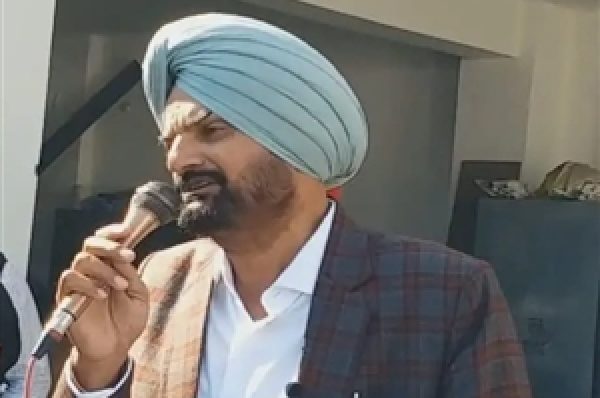 ਸਿੱਧੂ ਮੂਸੇਵਾਲਾ ਦੇ ਪਿਤਾ ਦੇ ਗੰਨਮੈਨ ਕੋਲੋਂ ਚੱਲੀ ਗੋਲੀ, ਦੂਜਾ ਗੰਨਮੈਨ ਹੋਇਆ ਜ਼ਖ਼ਮੀ