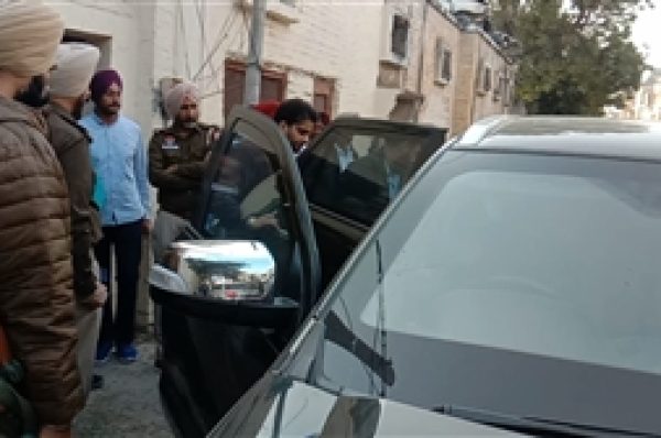 ਸਿੱਧੂ ਮੂਸੇਵਾਲਾ ਕਤਲ ਕਾਂਡ ; ਬੱਬੂ ਮਾਨ ਤੇ ਮਨਕੀਰਤ ਔਲਖ ਤੋਂ ਮਾਨਸਾ ’ਚ ਵਿਸ਼ੇਸ ਜਾਂਚ ਟੀਮ ਵੱਲੋਂ ਹੋਈ ਪੁੱਛ-ਗਿੱਛ