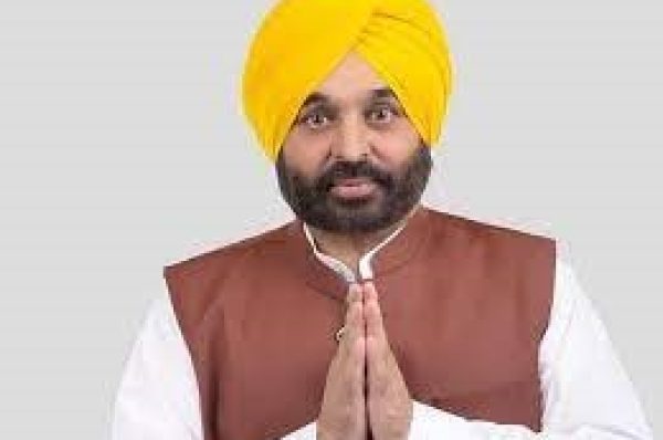 ਦਫ਼ਤਰਾਂ ’ਚ ਹਾਲੇ ਵੀ ਅੰਗਰੇਜ਼ੀ ’ਚ ਲਟਕੇ ਹੋਏ ਨੇ ਬੋਰਡ, ਮੁੱਖ ਮੰਤਰੀ ਭਗਵੰਤ ਮਾਨ ਦੀ ਅਪੀਲ ਦਾ ਨਹੀਂ ਹੋ ਰਿਹਾ ਕੋਈ ਅਸਰ